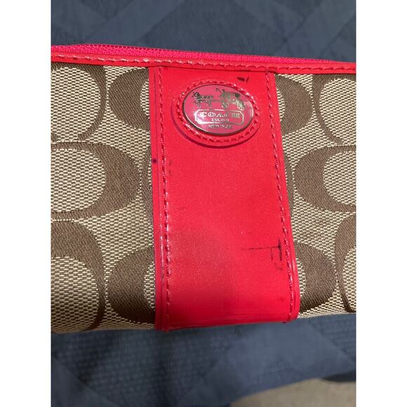 COACH SMALL TAN CANVAS SIGNATURE AND PINK LEATHER WRISTLET - Picture 8 of 9